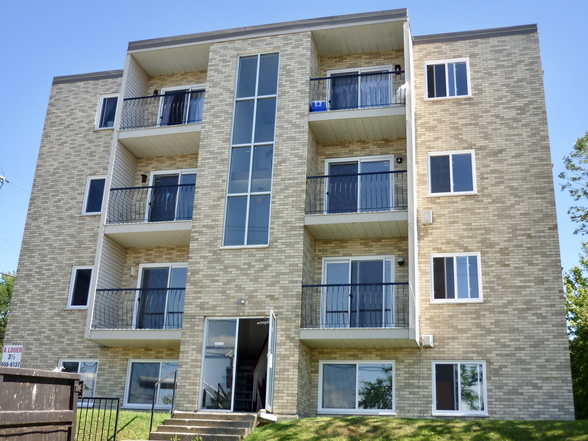 Immeuble locatif (I1) Giguère portes et fenêtres